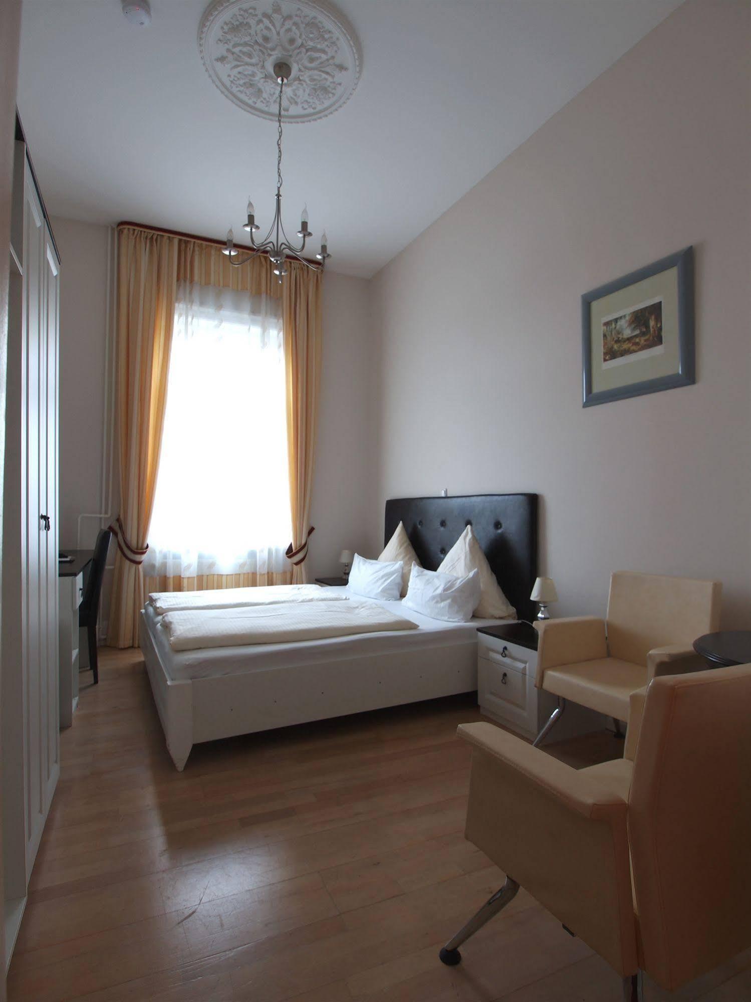 Hotel Am Schloss Biebrich Βιζμπάντεν Εξωτερικό φωτογραφία