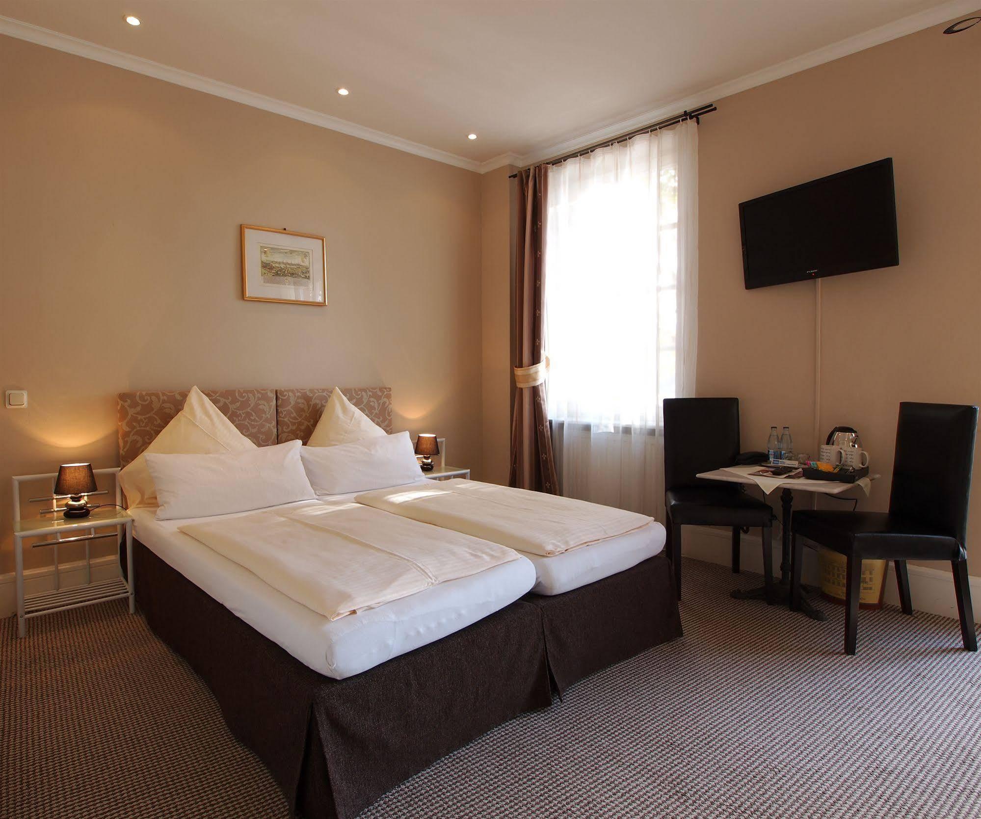Hotel Am Schloss Biebrich Βιζμπάντεν Εξωτερικό φωτογραφία